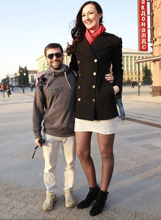 Ekaterina-Lisina-basketball-guiness-woman-russian-model-longest-legs-in-the-world-model-pook