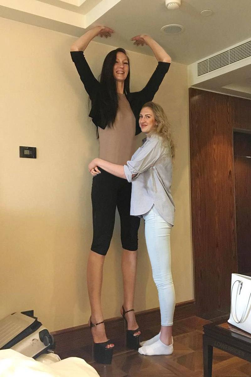 Ekaterina-Lisina-basketball-guiness-woman-russian-model-longest-legs-in-the-world-model-pook
